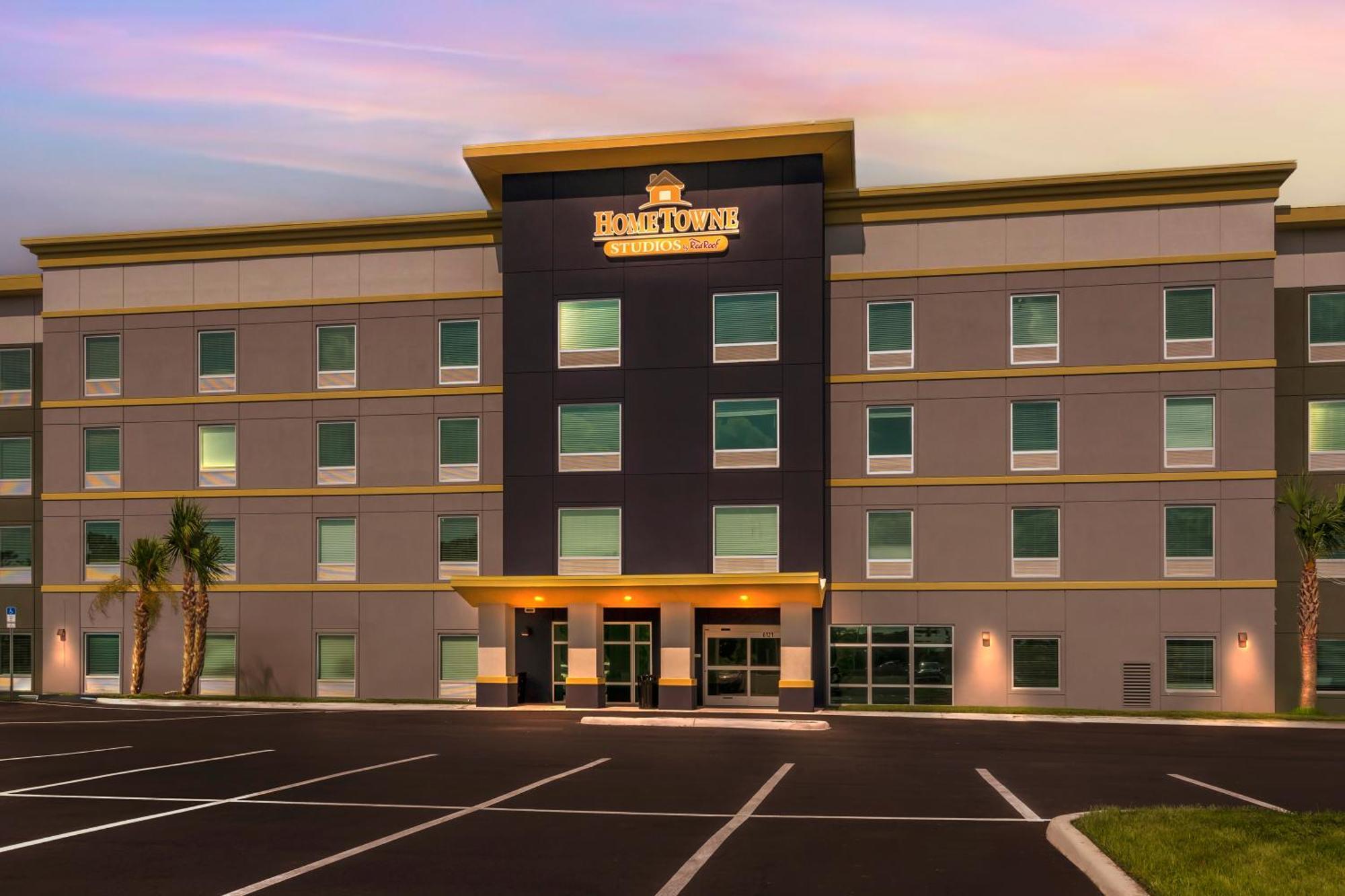 Hometowne Studios By Red Roof Tampa - Airport 외부 사진