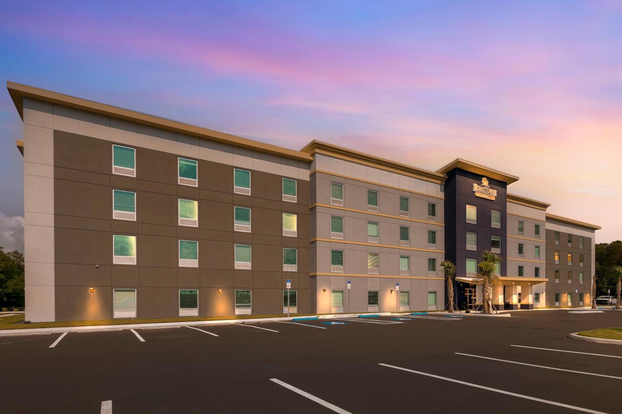 Hometowne Studios By Red Roof Tampa - Airport 외부 사진